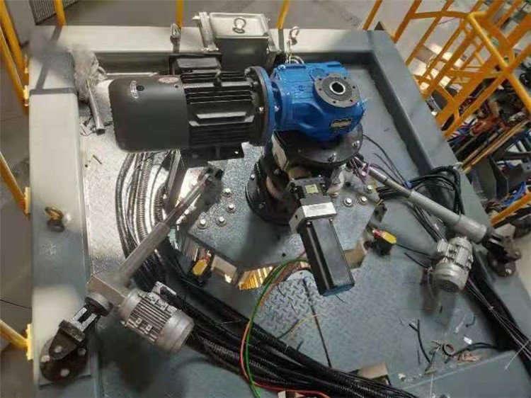 Three-degree-of-freedom platform